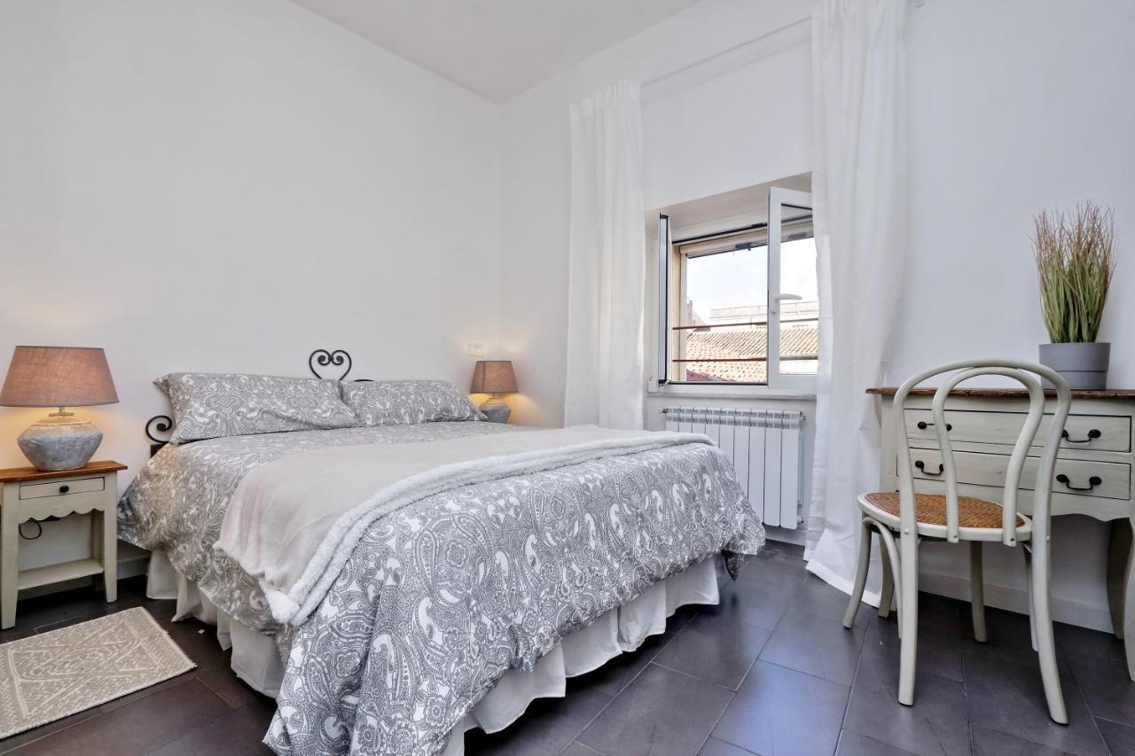 Monti Charming Apartment - Rome Short Let Service Luaran gambar