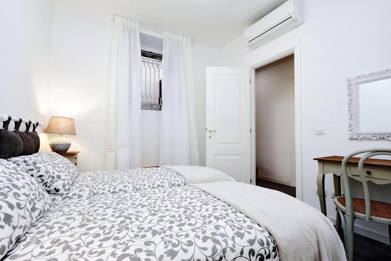 Monti Charming Apartment - Rome Short Let Service Luaran gambar