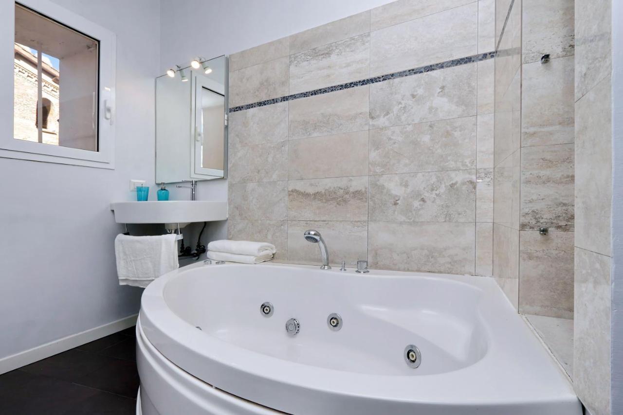 Monti Charming Apartment - Rome Short Let Service Luaran gambar