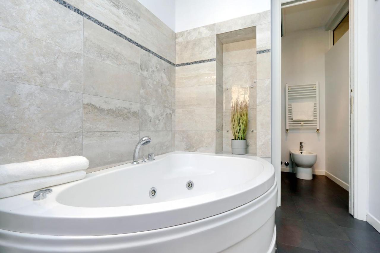 Monti Charming Apartment - Rome Short Let Service Luaran gambar