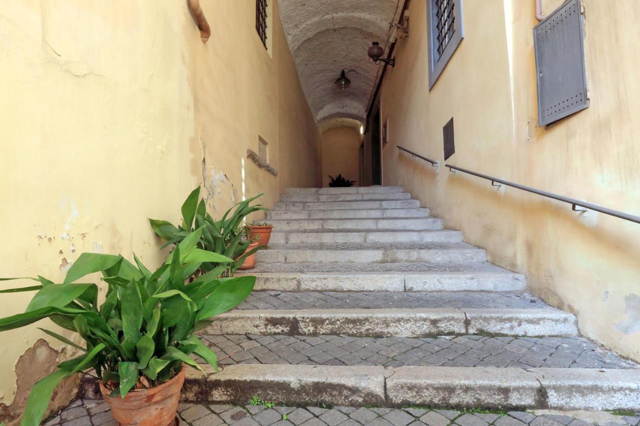 Monti Charming Apartment - Rome Short Let Service Luaran gambar